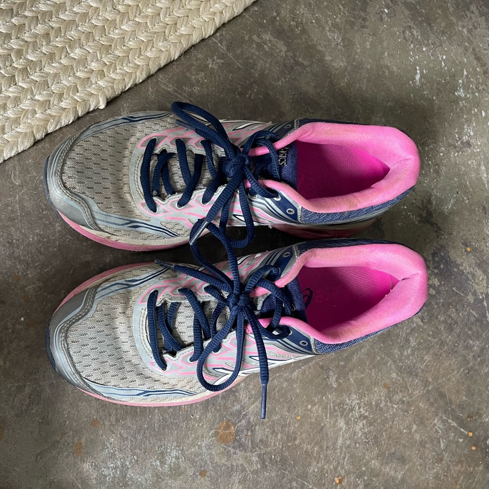 ASICS running shoes - Picture 4 of 5